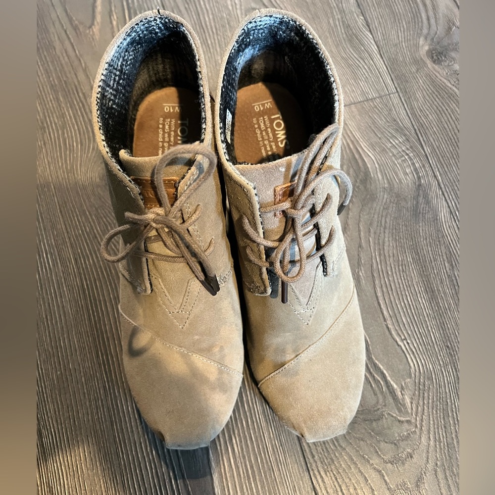 Toms shoes with wedge. Size 10. Good condition